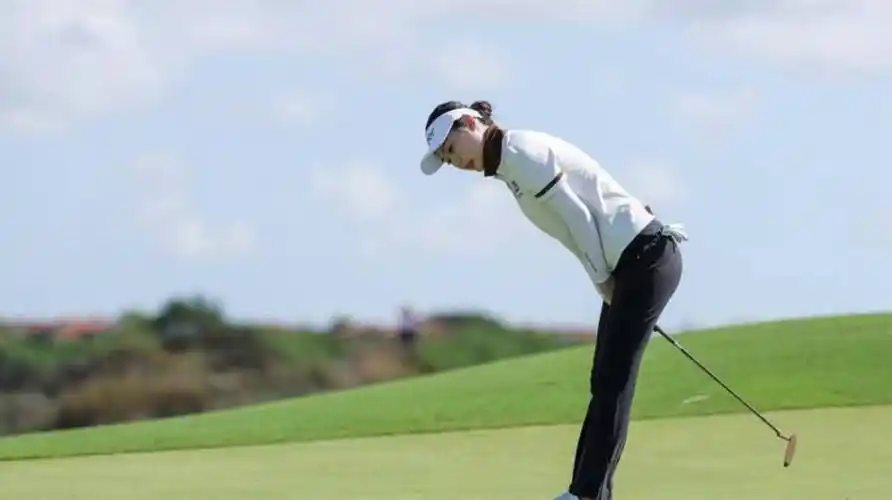美国女子公开赛次轮战报：艾莉森·李与殷若宁并列领跑，中国军团多点开花